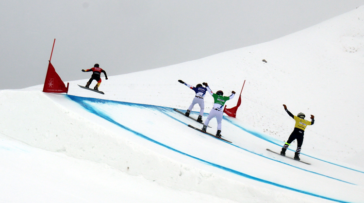 Palandöken’de FIS SBX Snowboard Cross Dünya Kupası için Yarışıyorlar