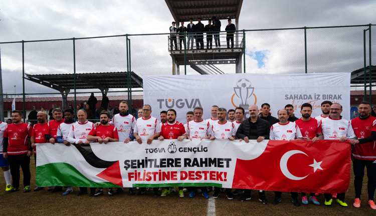 Erzurum protokolü ve Erzurumsporlu yıldızlar gençler için futbol maçı yaptı!