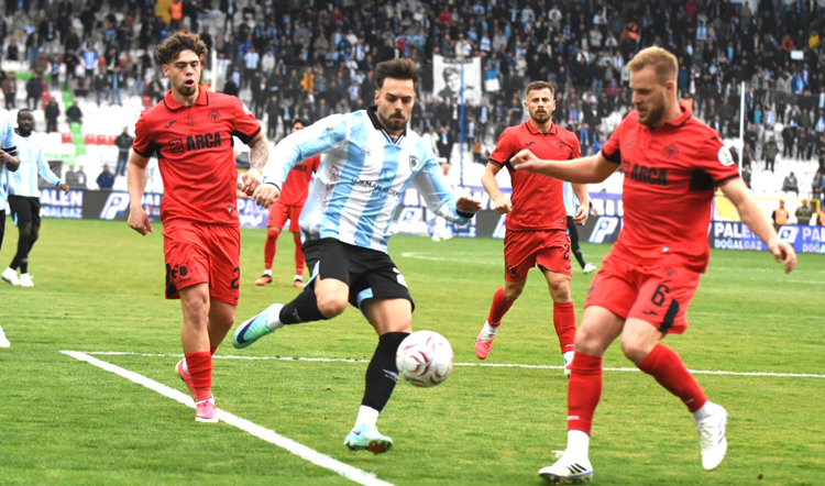 Erzurumspor FK kendi evinde Çorum FK karşılaşmasında 1-3 yenildi